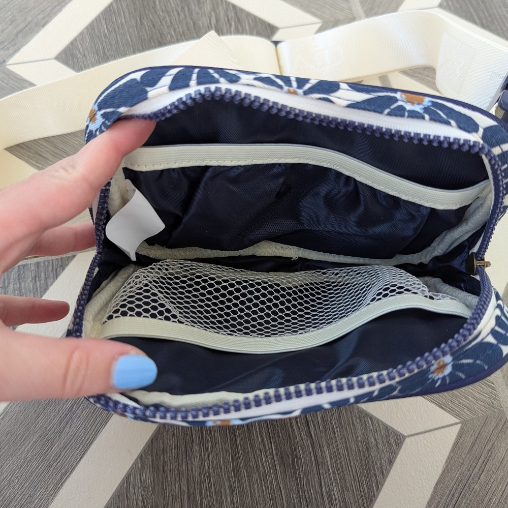 Thread Blue Floral Pattern Fanny Pack - Picture 7 of 8